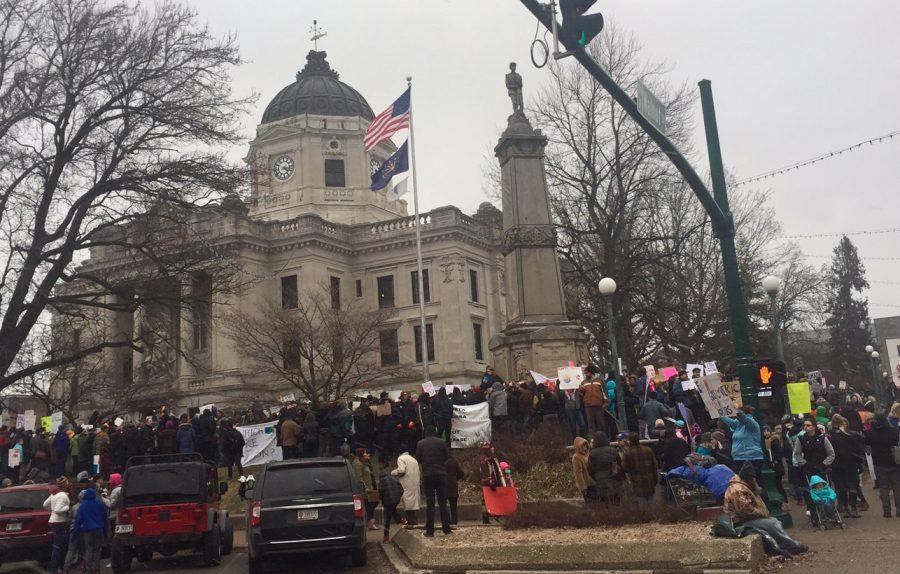 Hundreds gather at the courthouse