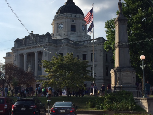 Bloomington+residents+rally+for+Charlottesville