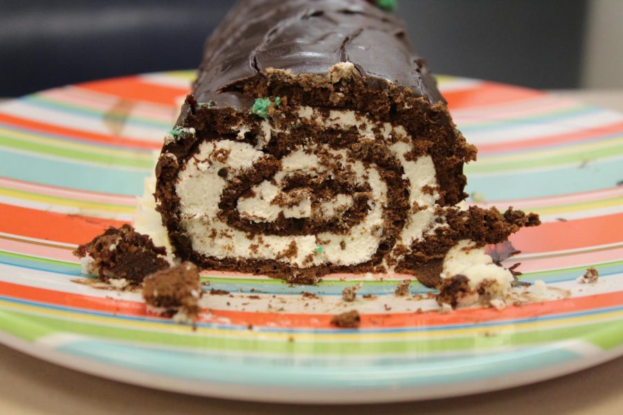 French classes make Yule log cakes