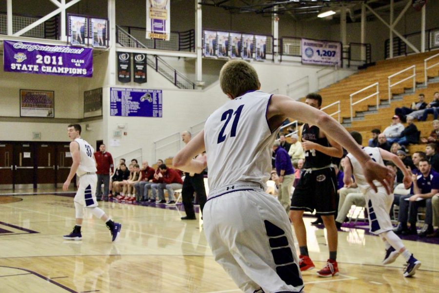 South's Adam Graham (21) hustles back to the defensive end. 