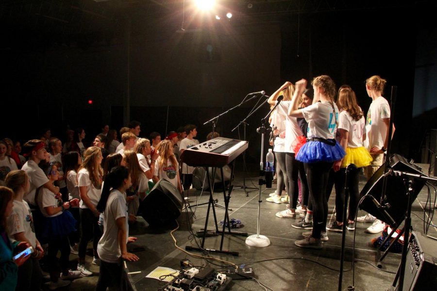 South and North senior executives stand on stage before the rave.