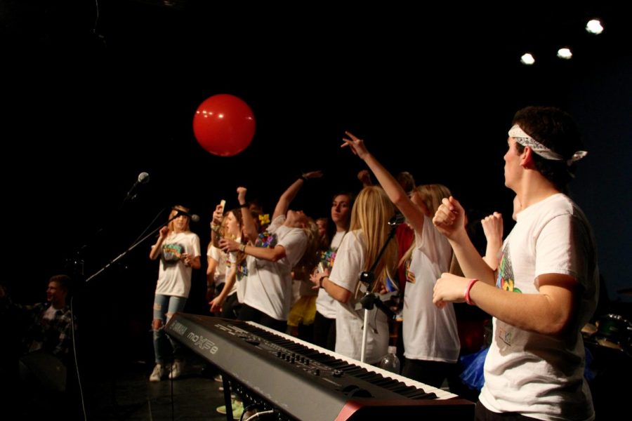 South and North senior executives stand on stage before the rave.