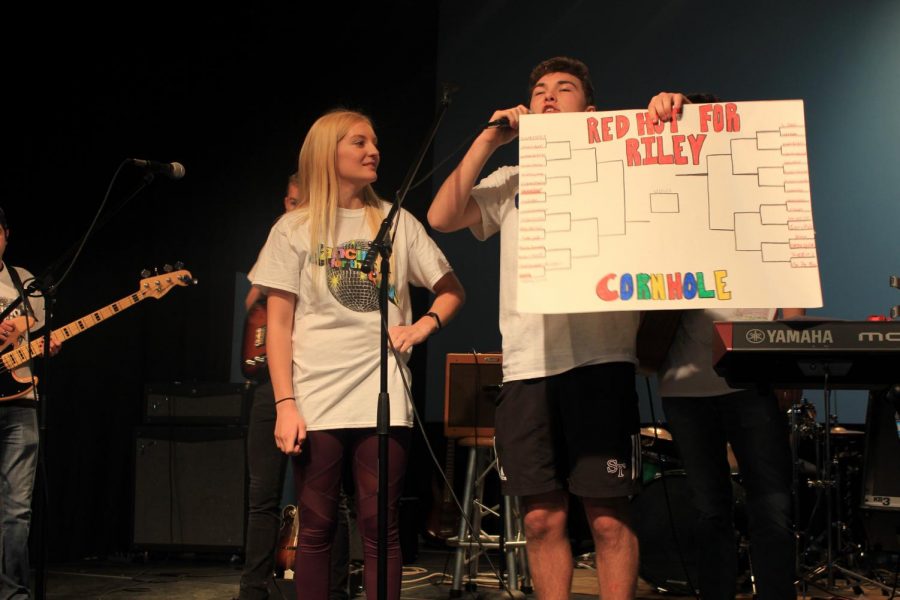 Senior Ashley Elliot and junior Calvin Prenkert announce that the cornhole tournament has begun.