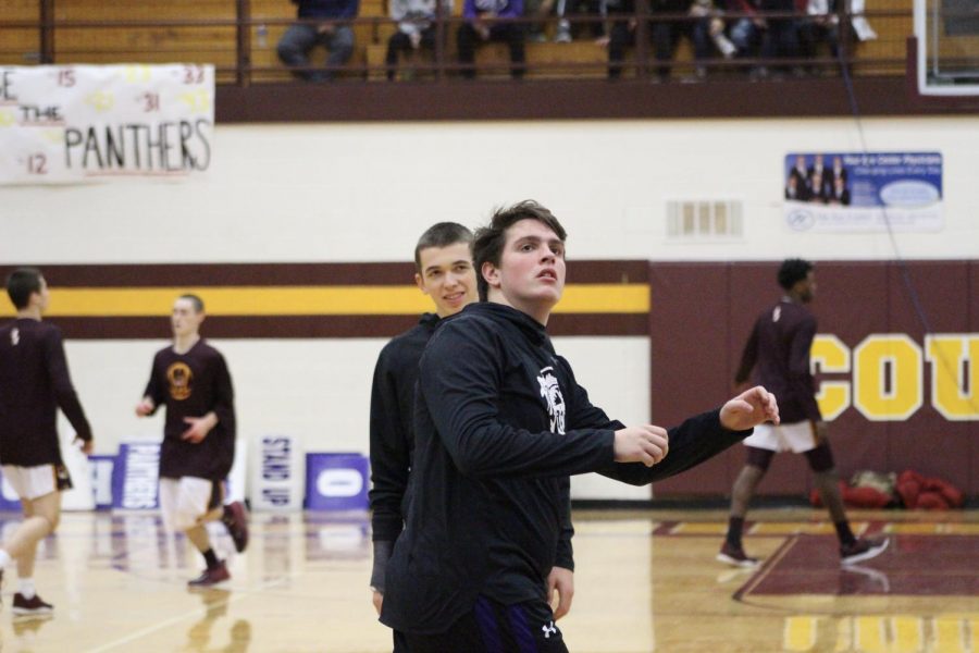 South's Bruce Furr (43) warms up his shot
