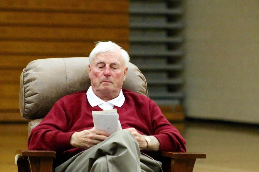 Coach Bobby Knight  talks to his fans during An Evening with Bobby Knight hosted at South.