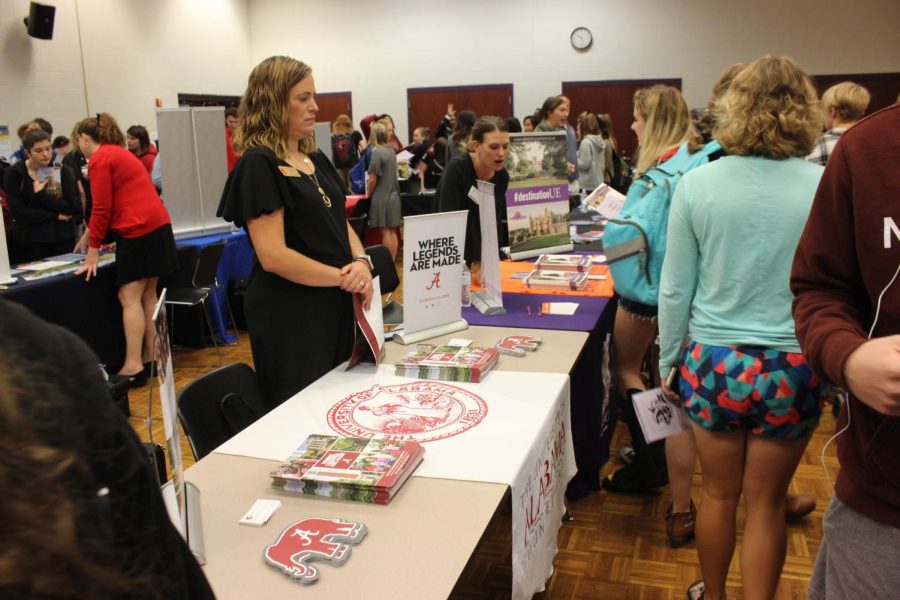 Upperclassmen visit the college fair