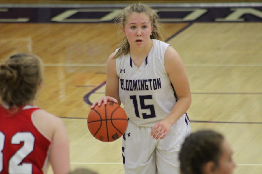 Junior Clara Voskuil (15) holds the ball as the team sets up a play