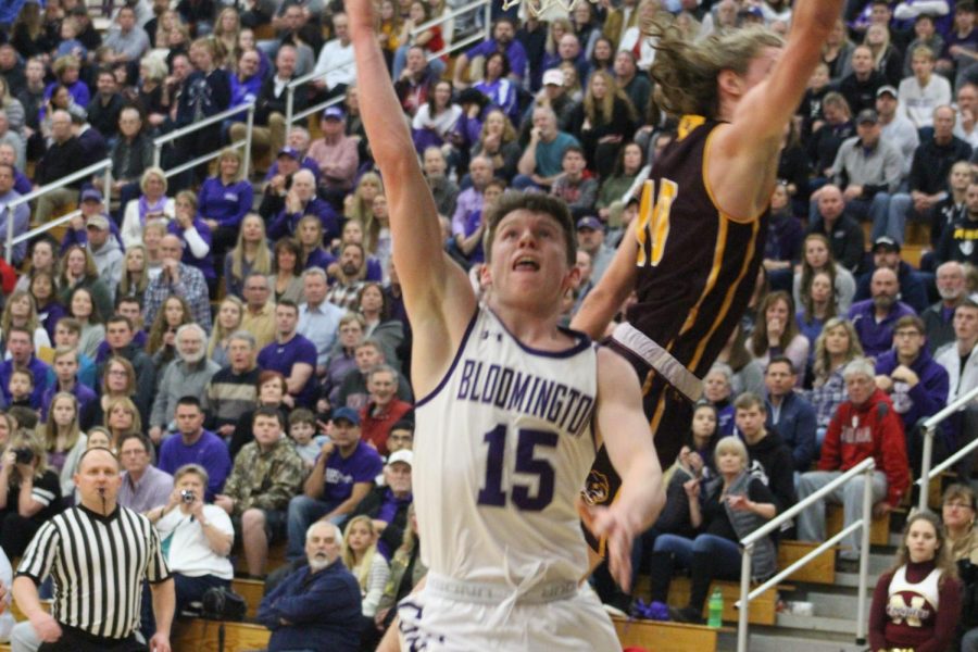 South's Noah Jager (15) goes for the layup