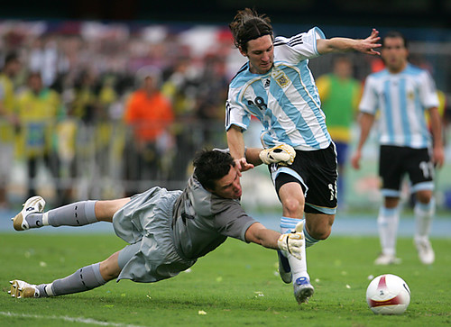 Messi's Move to Paris Saint-Germain... Painful for Fans, but no Other Options