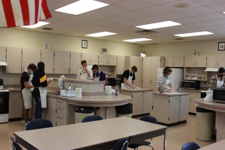 Students knead dough in Jeana Kerrs nutrition class.