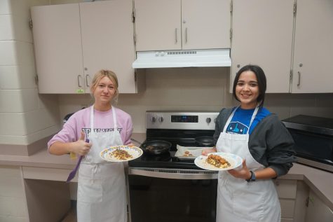 Sophomore Lydia Conder and junior Miranda Espinoza cook breakfast burritos in Jeana Kerrs foods class. 