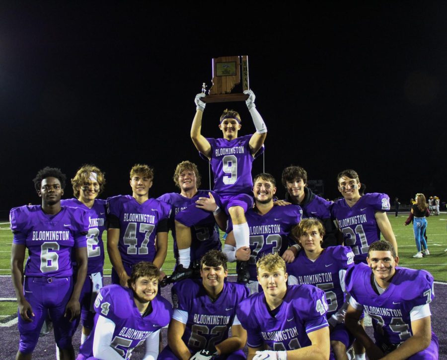 Football+seniors+pose+with+Sectional+Championship+trophy