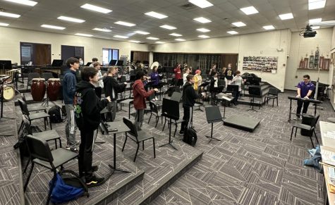 Students in AP Music Theory Learn to Conduct