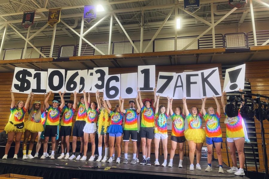 Dance Marathon executives present funds raised this school year