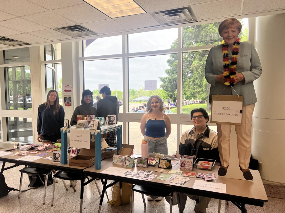 German Club sells Mother’s Day cards
