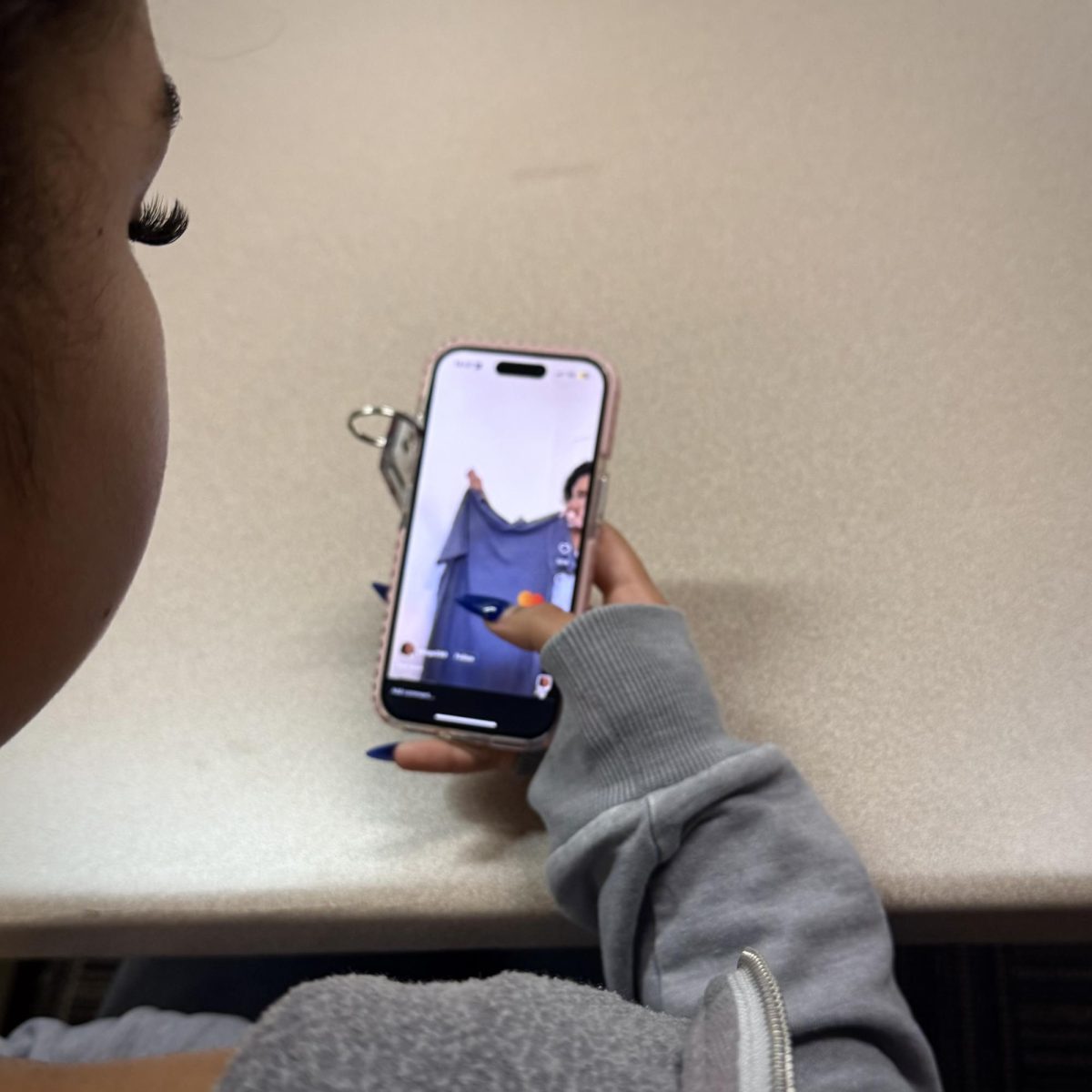 Teachers discuss opinions on the use of phones in the classroom
